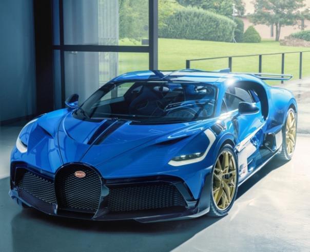 Der letzte von 40 Bugatti Divo verlässt das Atelier in Molsheim.  Foto: Autoren-Union Mobilität/Bugatti